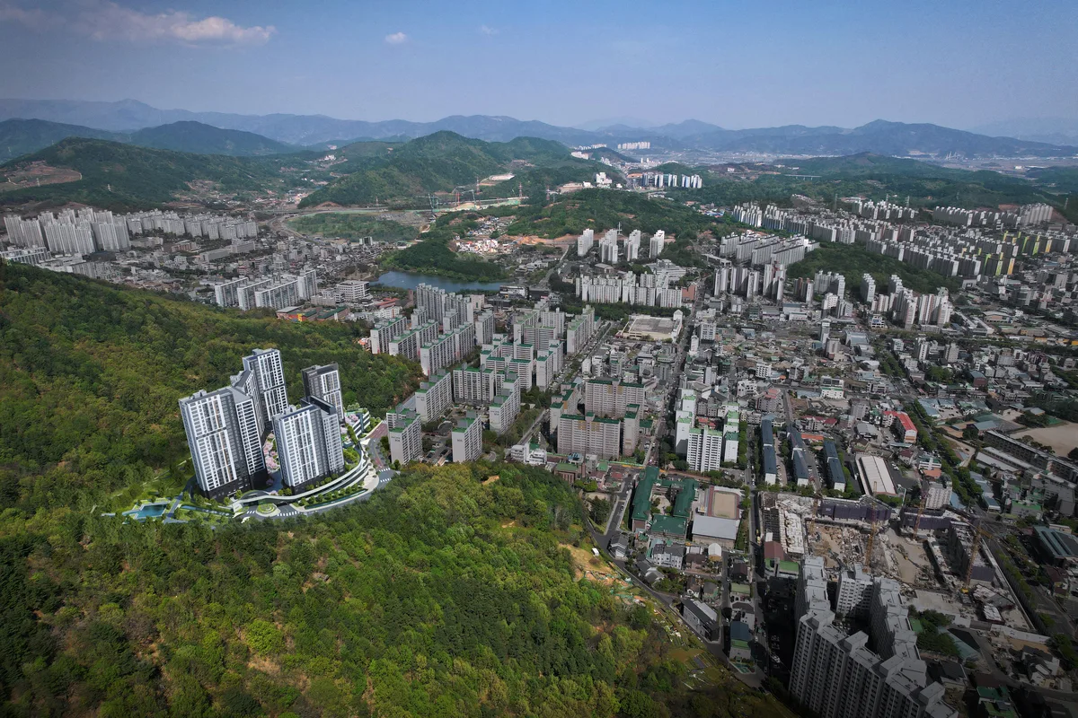 봉화산 자락에서 내려다본 조례동 일대와 조례 수자인 에디션